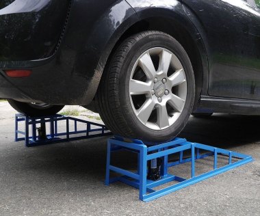 Nájezdová rampa s hydraulickým zvedákem 2T, 1ks GEKO G02048