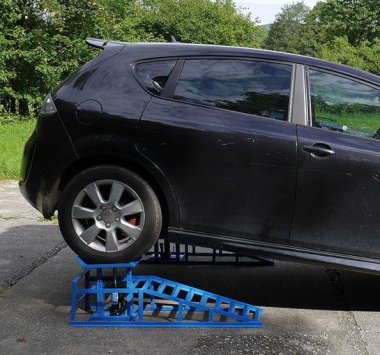 Nájezdová rampa s hydraulickým zvedákem 2T, 1ks GEKO G02048