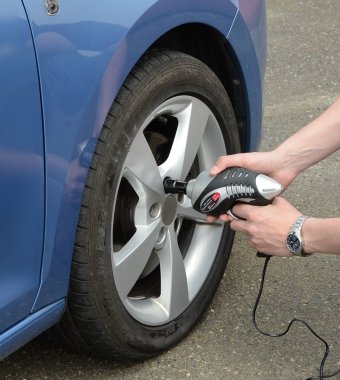 Compass šroubovák nárazový na kola 12 v