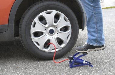 Compass hustilka nožní s manometrem jednopístová